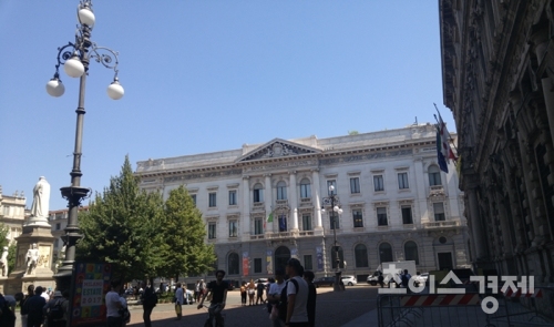 이탈리아 밀라노의 은행 앞. /사진=최미림 기자.