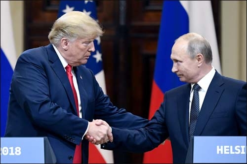 트럼프 미국 대통령(왼쪽), 푸틴 러시아 대통령. /사진=AP, 뉴시스.