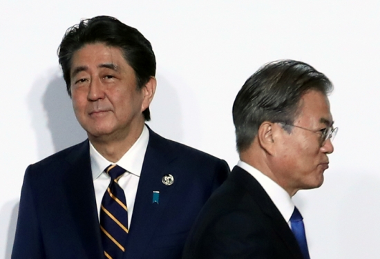 아베 신조 일본 총리(왼쪽), 문재인 대통령. /사진=뉴시스.