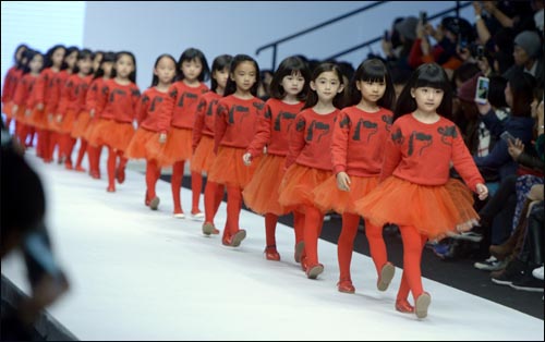 중국 어린이 패션쇼. /사진=신화통신, 뉴시스