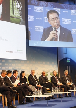 조용병 회장의 지난해 11월 UNEP FI 글로벌 행사 참석 모습. /사진=신한금융그룹 제공