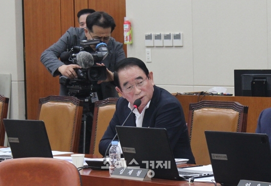 박명재 의원이 지난 24일 종합국정감사에서 질의하는 모습. /사진=임민희 기자