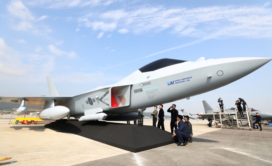 'ADEX 2019'에서 공개된 한국항공우주 KF-X 실물 모형. /사진=뉴시스