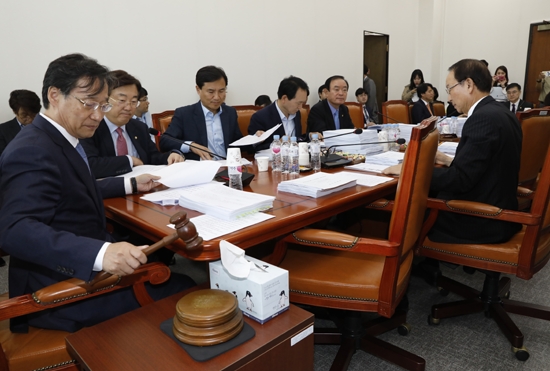지난달 24일 열린 정무위원회 법안심사 제1소위원회 회의 모습. /사진=뉴시스