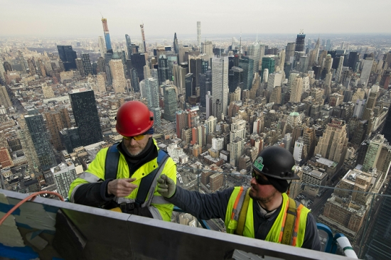 미국 뉴욕 빌딩 건설현장의 노동자들. /사진=AP, 뉴시스.