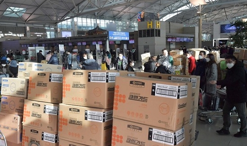 중국으로 보내는 의료 구호품이 인천 국제공항에 쌓여있다. /사진=뉴시스.