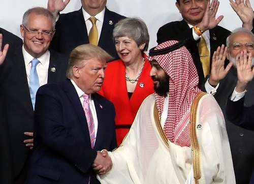 도널드 트럼프 미국 대통령(앞줄 왼쪽)과 무함마드 빈 살만 사우디아라비아 왕세자(앞줄 오른쪽)가 지난해 일본 오사카에서 열린 G20 정상회담에 참석한 모습. /사진=뉴시스.