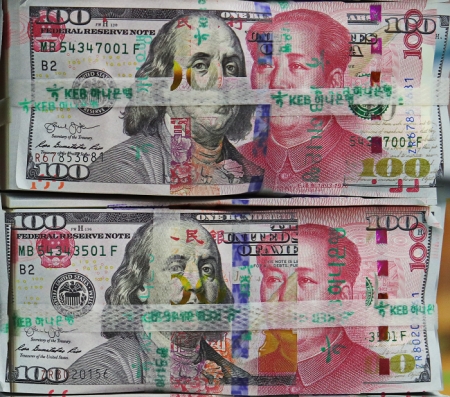 미국 달러와 중국 위안화 다중노출 촬영. /사진=뉴시스
