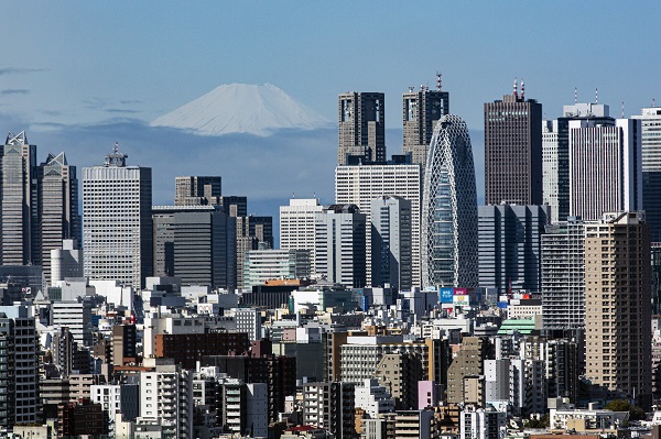 일본 도쿄 신주쿠 상업지구 빌딩들. /사진=AP, 뉴시스.