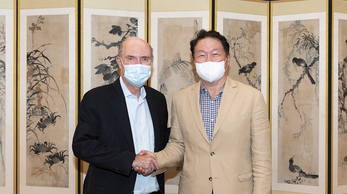 최태원 회장(오른쪽)과 플러그파워 앤드류 J. 마시 CEO. /사진=SK.