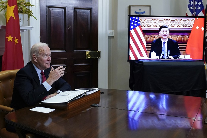 조 바이든 미국 대통령과 시진핑 중국 국가주석의 화상 정상회담 모습. /사진=AP, 뉴시스.