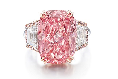 홍콩 경매에서 낙찰된 핑크 다이아몬드. /사진=AP, 뉴시스