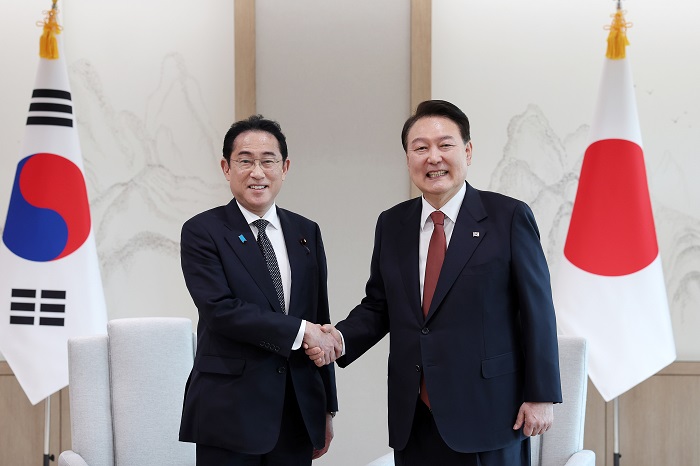 윤석열 대통령(오른쪽)과 기시다 후미오 일본 총리. /사진=뉴시스, 대통령실