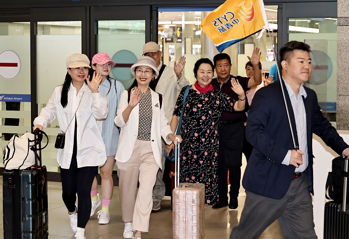 인천국제공항을 통해 입국하는 중국 관광객들. /사진=뉴시스