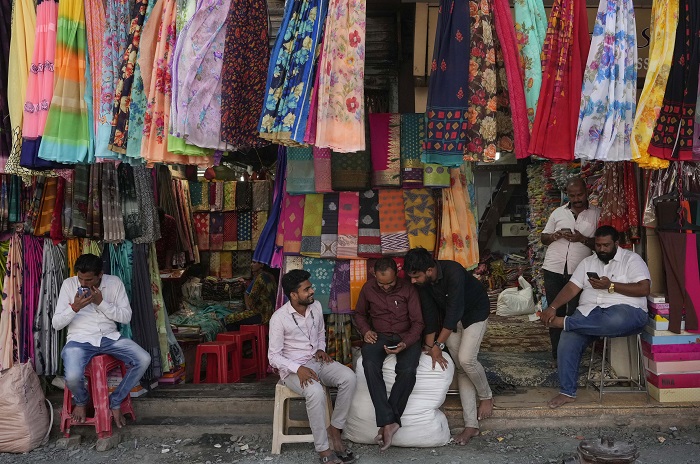 인도 뭄바이의 시장. /사진=AP, 뉴시스