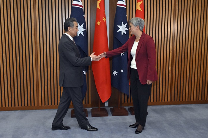 왕이 중국 외교부장(왼쪽), 페니 웡 호주 외교장관. /사진=AP, 뉴시스