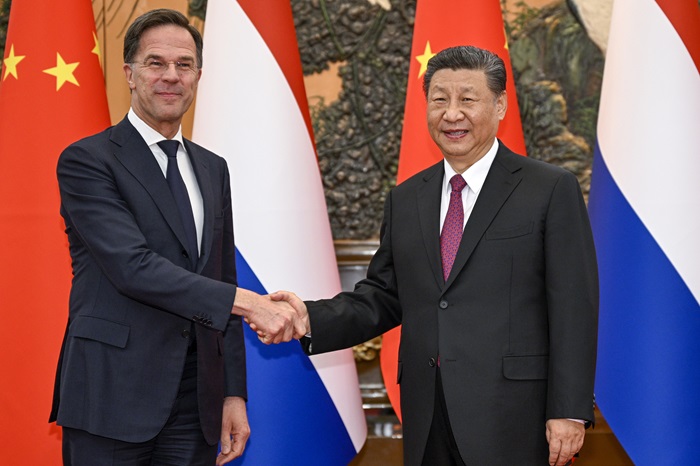 시진핑 중국 국가주석(오른쪽), 마르크 뤼터 네덜란드 총리. /사진=AP, 뉴시스