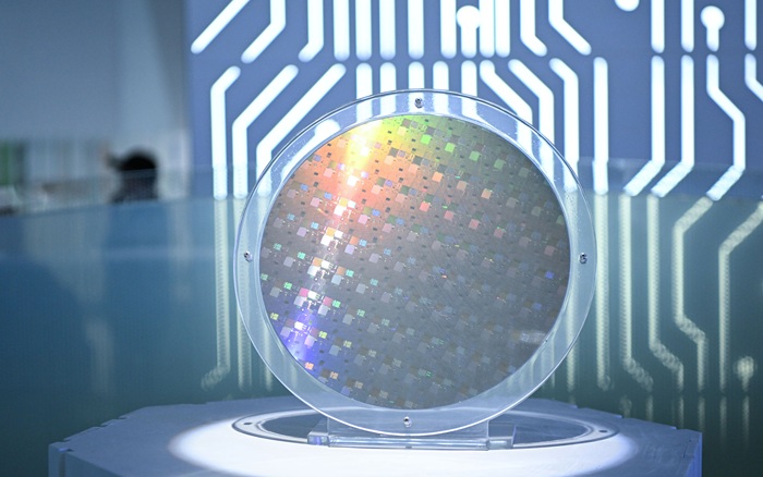 중국 반도체 회사의 웨이퍼. /사진=신화통신, 뉴시스