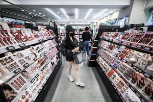 실적 찬바람?...한국증시 화장품주 '장중 뚝'