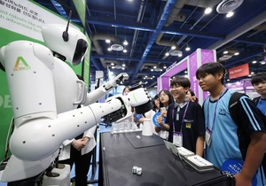 AI 로봇 이슈?...레인보우로보틱스 등 로봇주 '장중 활짝'