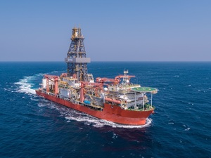 LNG선 수주 기대...한화오션 등 조선주 '장중 급등'