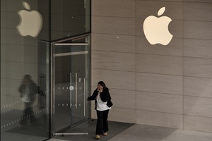 중국 중급 스마트폰, 수요 둔화·원가 상승 '이중고'...왜? - 뉴스 썸네일 이미지