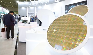 삼성전자, 장중 '또 신고가' vs 코스닥 소부장주 '뚝'...왜?